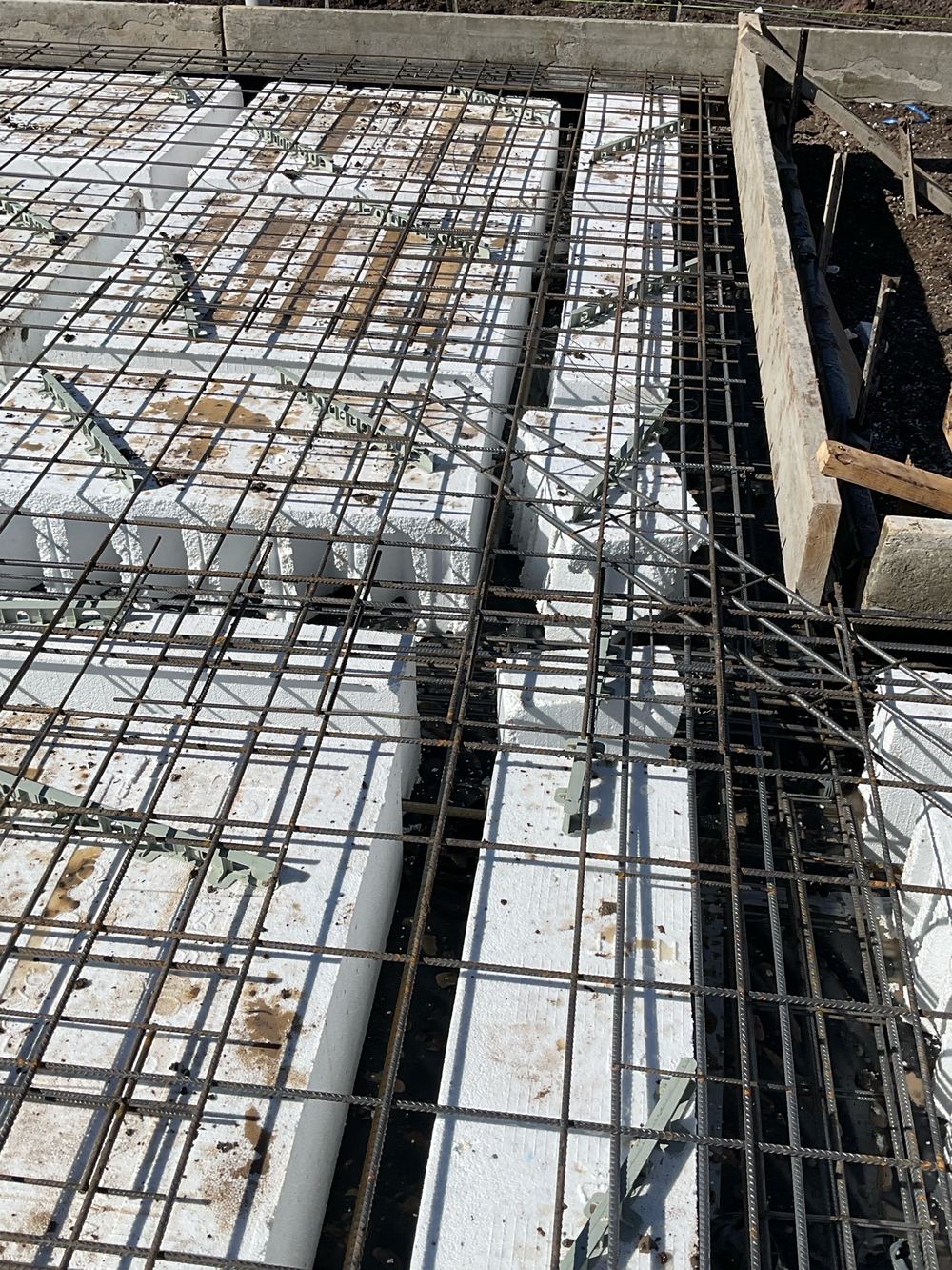 Slab beams narrower than drawn